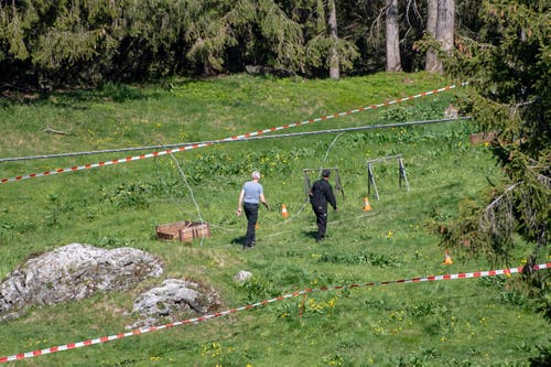 Inspection of the scene of the accident. (Image: Urs Flüeler / Keystone, Engelberg, June 5, 2019)