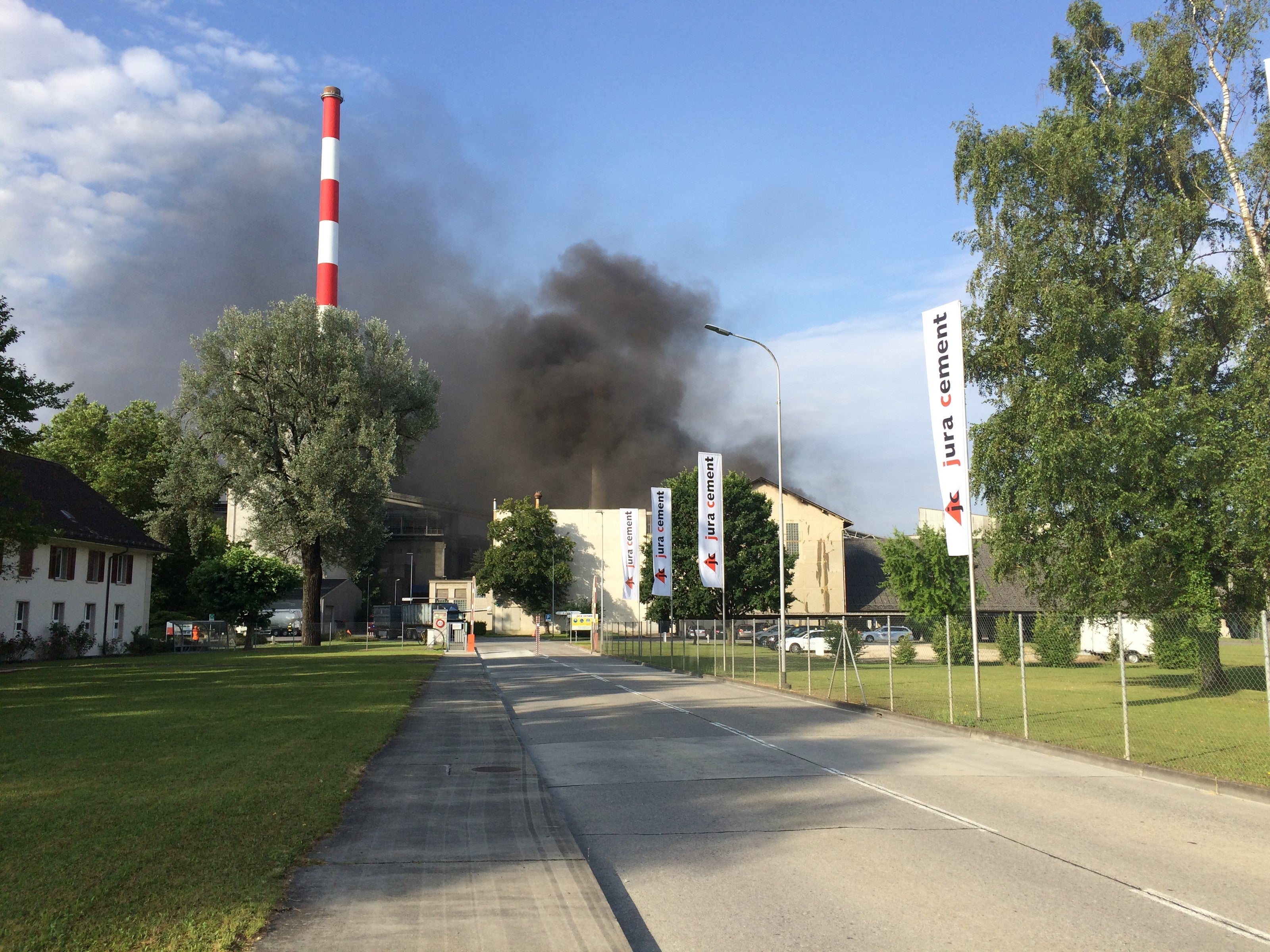 Moriken Wildegg Starker Rauch Uber Den Jura Cement Fabriken