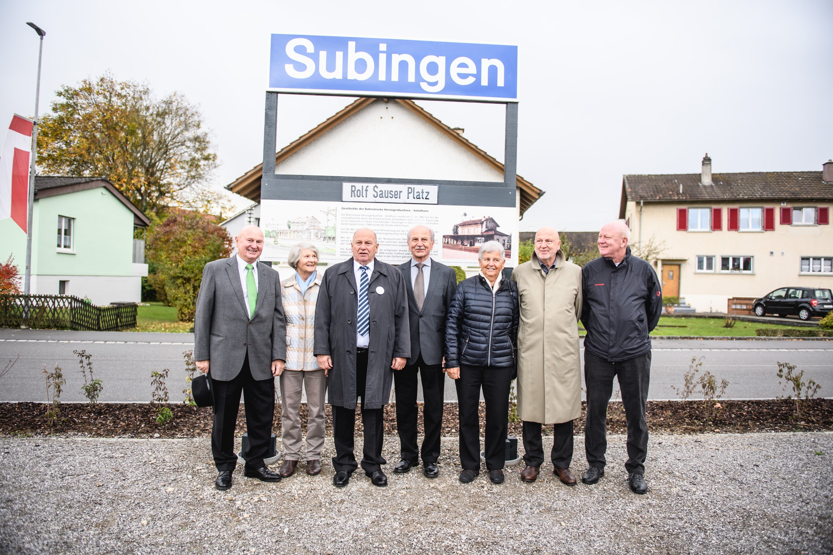 Subingen Grosse Ehre Fur Jubilar Bahnhofplatz Wird Nach Ex Gemeindeprasident Benannt